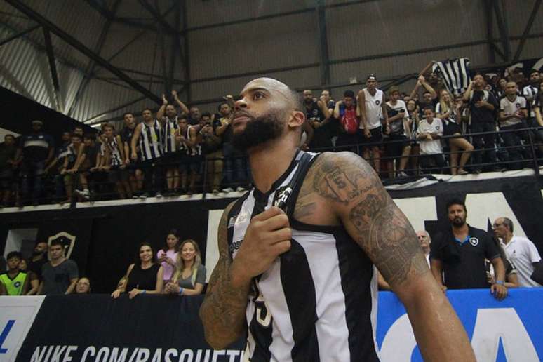 Jamaal Smith é a principal referência do Botafogo no basquete (Foto: Vitor Silva/SS Press)