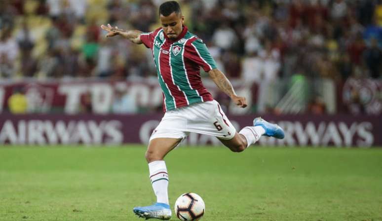 Allan está se recuperando de dores no pé direito (Foto: Lucas Merçon/Fluminense)