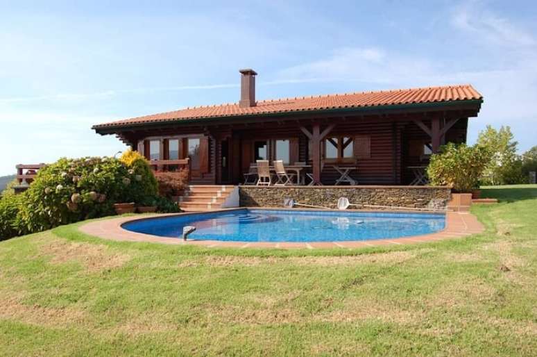 33. Casa de madeira com piscina. Fonte: Revista Viva Decora