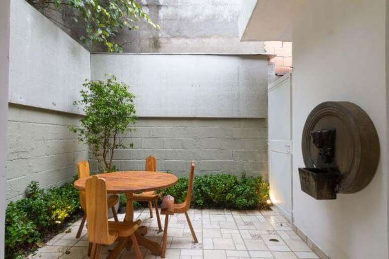 55. O piso para quintal com mesa e cadeiras &eacute; a melhor op&ccedil;&atilde;o para sua casa &ndash; Por: Bordin Soares