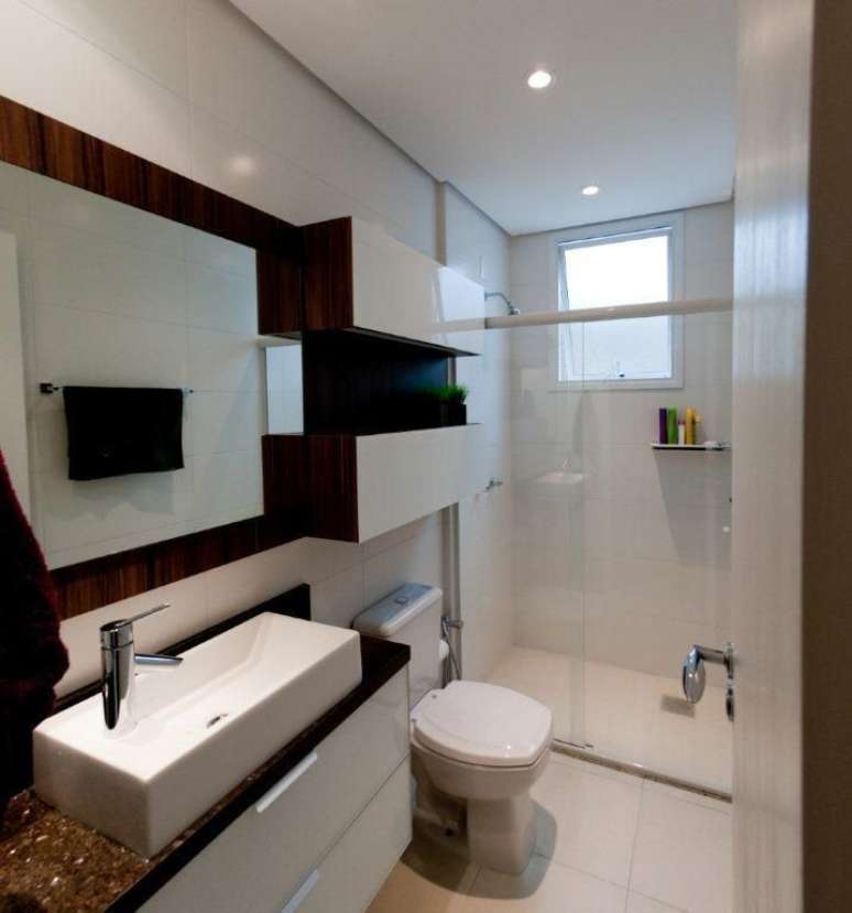 38. Uma boa janela para banheiro deve evitar o mofo no quarto. Projeto de Archdesign Studio