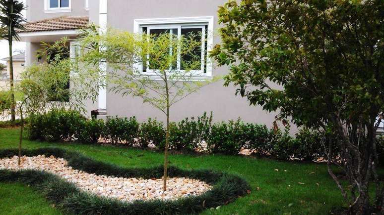 8. O jardim com pedras decorativas ganha um desenho diferente. Projeto por Inove Revitally.
