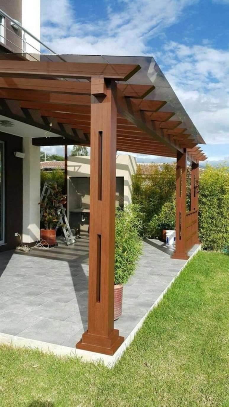 32. O piso para quintal de cerâmica também pode ficar lindo com a grama da sua casa – Por: Pinterest