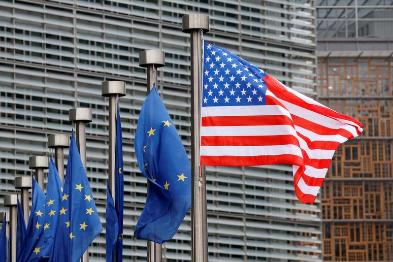 Bandeiras da União Europeia e Estados Unidos
13/02/2017
REUTERS/Francois Lenoir 