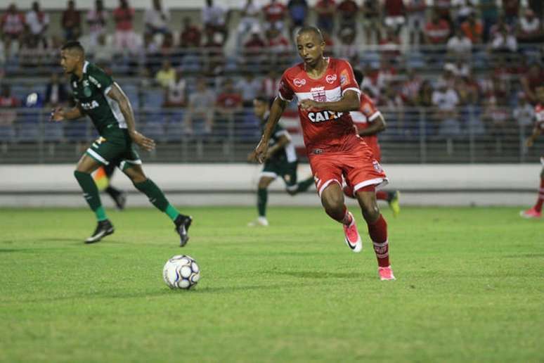 Willians Santana quer sequência do bom momento do CRB na temporada (Foto: Douglas Araújo/Divulgação/CRB)