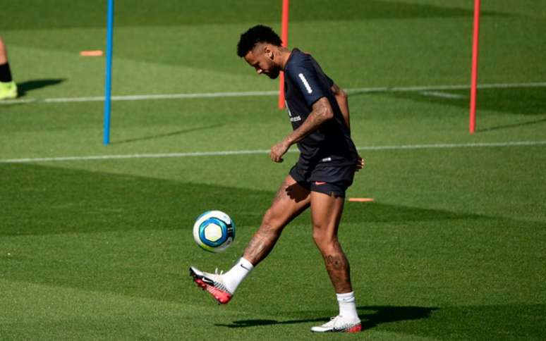 Neymar vai jogar amanhã (Foto: Martin Bureau / AFP)