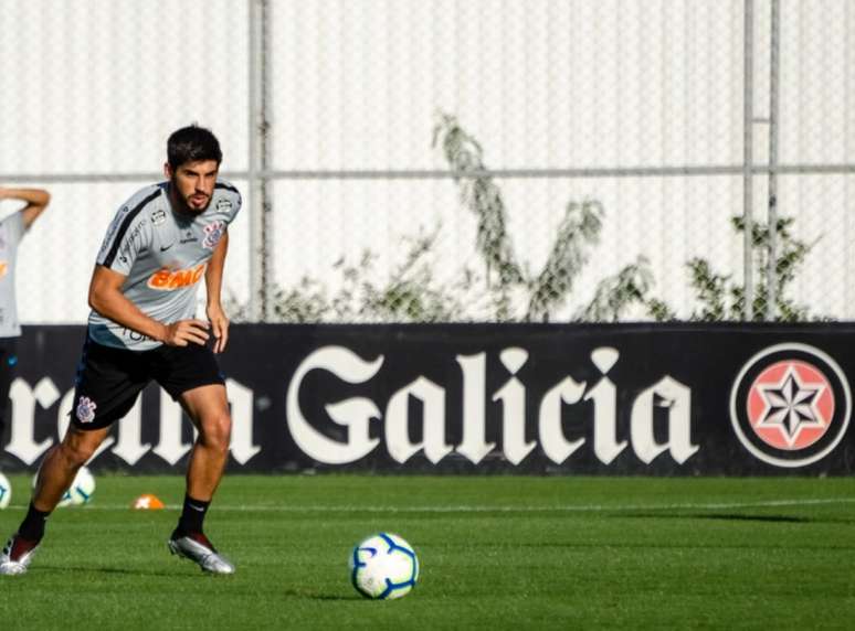 Bruno Méndez fará seu primeiro jogo como titular na zaga (Foto: Gero Rodrigues/O Fotográfico/Lancepress!)