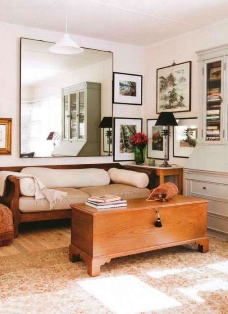 25. O espelho para sala ajuda a ampliar o espa&ccedil;o.