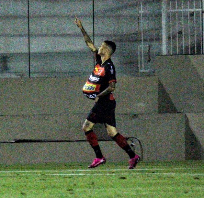 Thiaguinho balançou a rede duas vezes (Foto: Divulgação/Oeste FC)