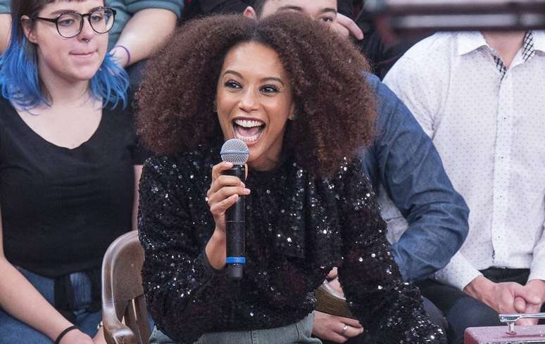 Ta&iacute;s Ara&uacute;jo durante participa&ccedil;&atilde;o no 'Altas Horas' em julho de 2019 &nbsp;