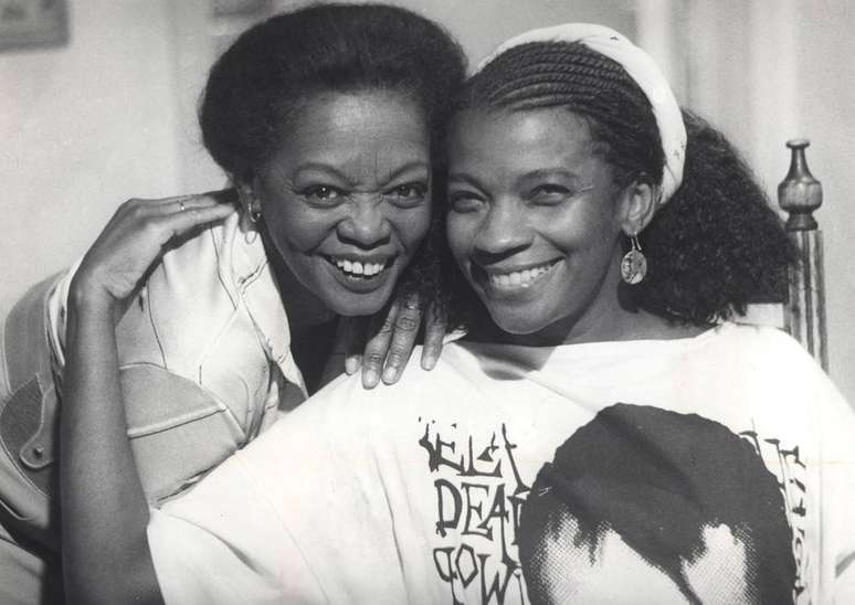 As atrizes Ruth de Souza e Zez&eacute; Motta, em foto de 1984 &nbsp;
