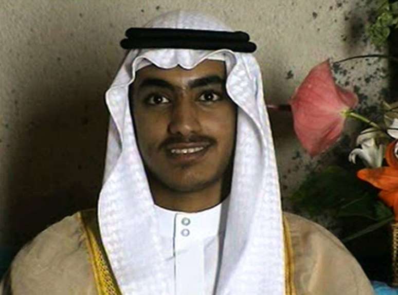 Em foto de arquivo divulgada pela CIA, Hamza bin Laden aparece adulto em seu casamento