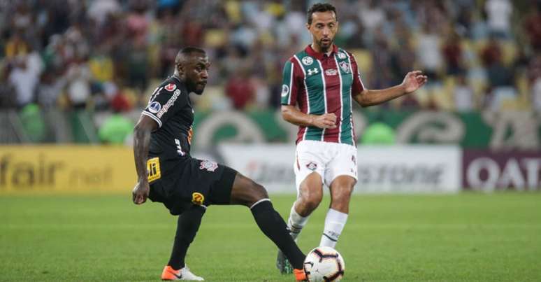Manoel e Nenê disputam bola no confronto entre Flu e Corinthians pela Sul-Americana (Lucas Merçon/Fluminense)