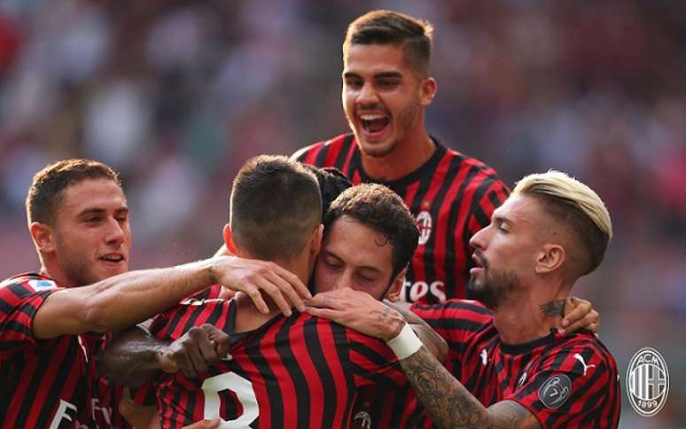 Milan entra em campo neste domingo (Foto: Divulgação)