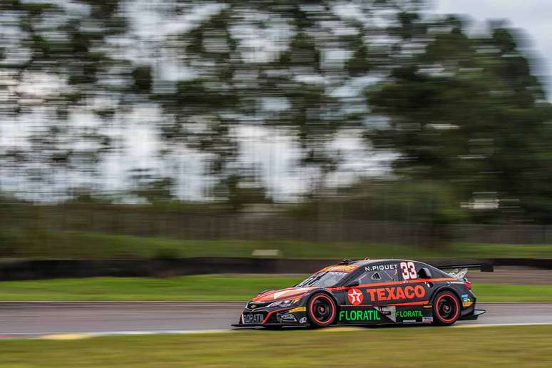 Problema nos boxes impede bom resultado de Nelsinho Piquet no Velopark