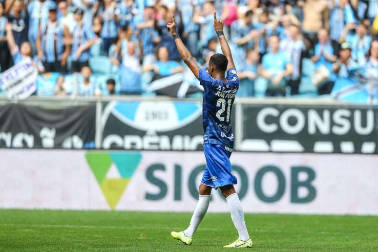 Jean Pyerre marcou um golaço para abrir a vitória do Grêmio contra o Goiás (Foto: Lucas Uebel/Grêmio FBPA)