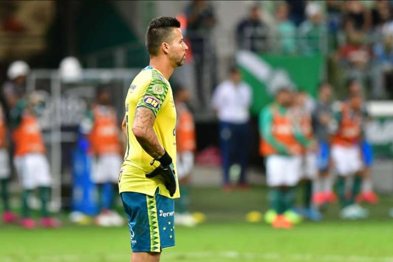 A Raposa, do goleiro Fábio, sofreu a nona derrota seguida na competição nacional- (Foto: Eduardo Carmim/Photo Premium)