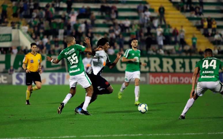 Talles marcou o gol que deu a vitória ao Vasco (Foto: Dinho Zanotto/MyPhoto Press)