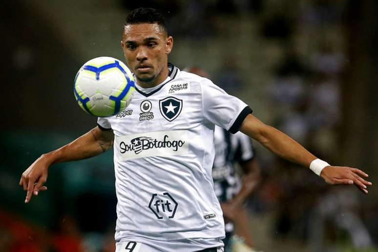 Assim como todo o Botafogo, Luiz Fernando teve atuação apagada contra o Ceará (Foto: Vítor Silva/Botafogo)