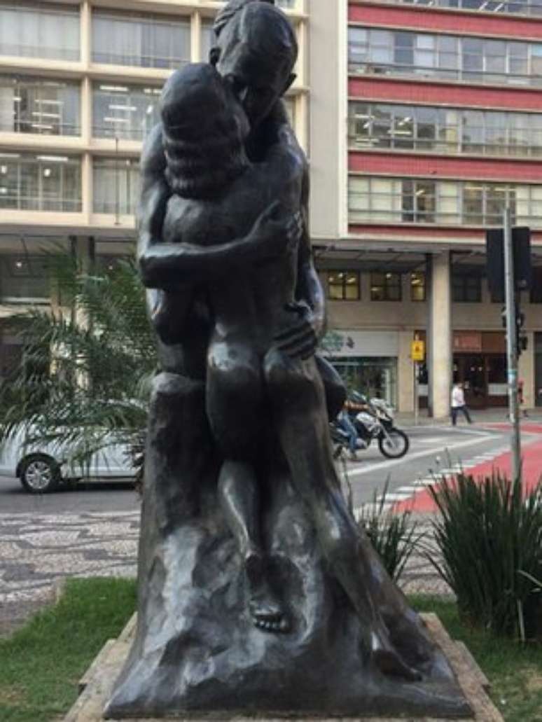 A estátua foi censurada por seu 'conteúdo' impróprio aos bons costumes do paulistano