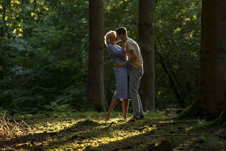 Trine Dyrholm como Anne e Gustav Lindh como Gustav durante cena do filme 'A Rainha de Copas'