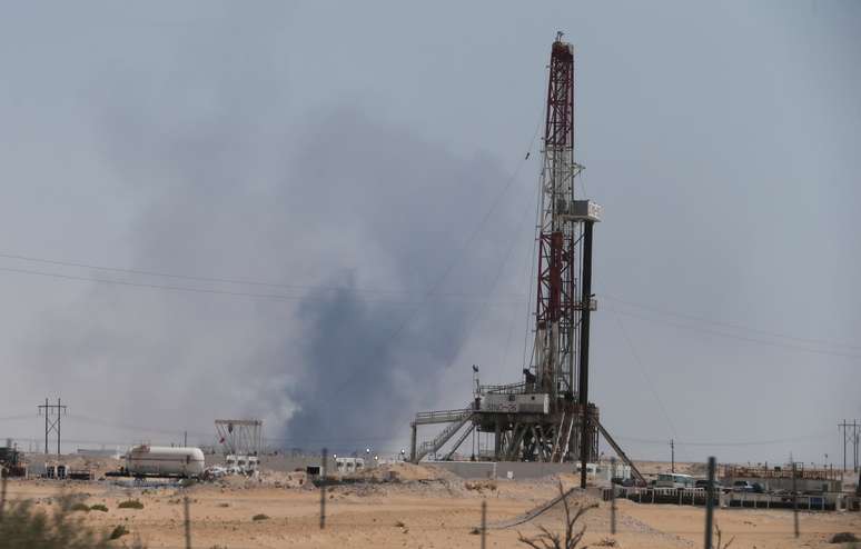 Fumaça em instalação da Aramco atacada em Abqaiq, Arábia Saudita 
14/09/2019
REUTERS/Hamad I Mohammed