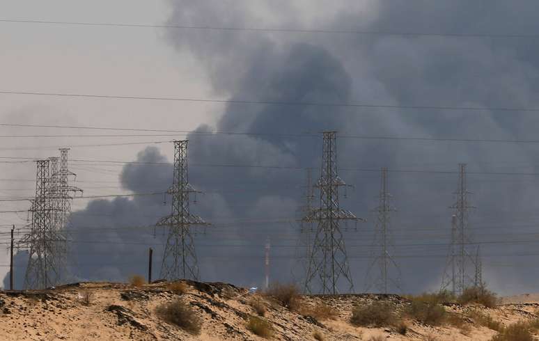 Fumaça após ataque a instalação da Aramco em Abqaiq, Arábia Saudita 
14/09/2019
REUTERS/Stringer