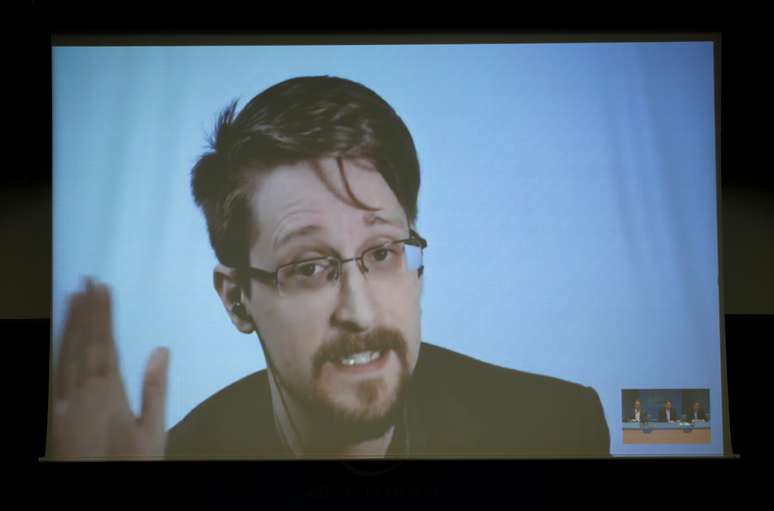 Edward Snowden fala via v&iacute;deo link  15/3/2019   REUTERS/Vincent Kessler