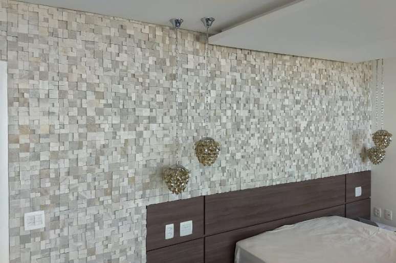 36. Quarto com parede revestida com pedra. Fonte: Pinterest