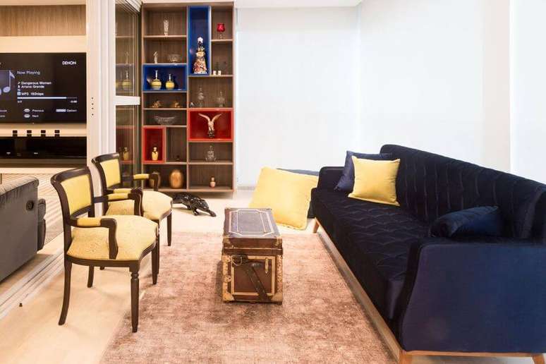 44. O ba&uacute; como centro de mesa &eacute; um uso muito comum. Projeto de Andr&eacute;a Petini