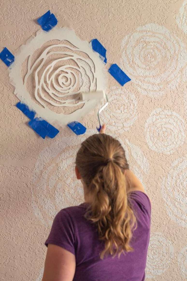 11. Veja como fazer stencil para parede e transforme os ambientes da sua casa com muita criatividade – Por: A Blossom Life