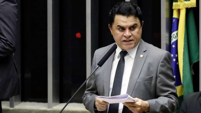 O texto foi apresentado em novembro de 2018, mas a forma atual foi dada pelo relator na Câmara, Wilson Santiago (PTB-GO)