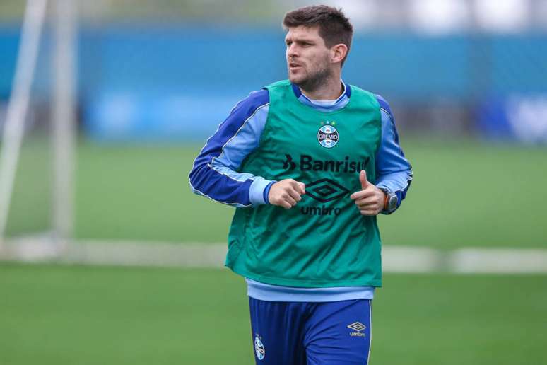Kannemann não treinava desde quinta-feira. (Foto: Lucas Uebel/ Grêmio)
