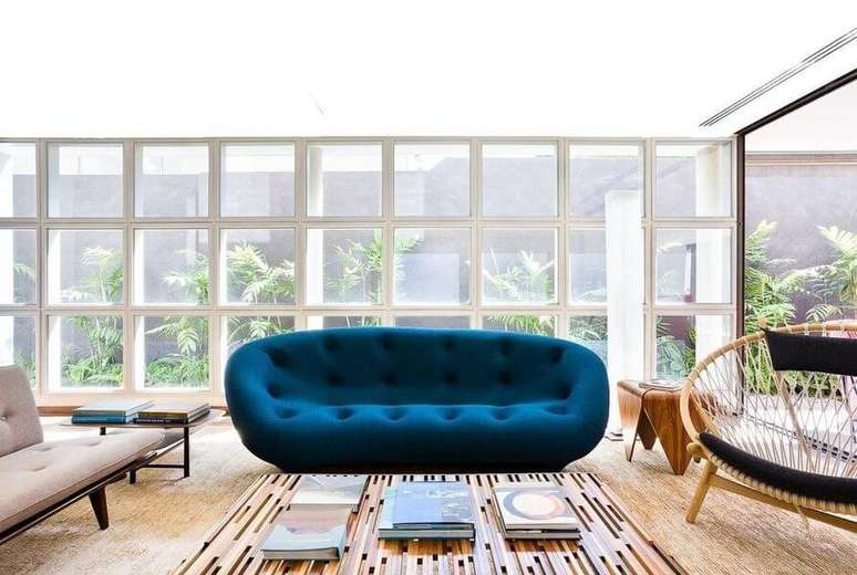 11. O sofá de luxo moderno é interessante por ter formas suntuosas. Projeto de Pascali Semerdjian Arquitetos