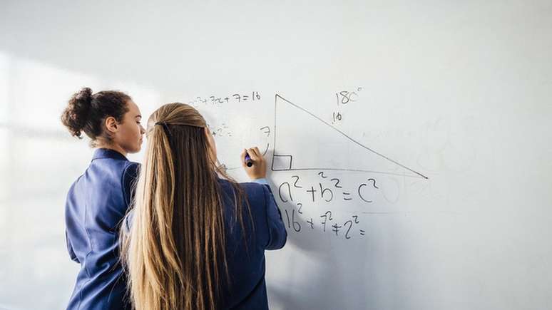 'Não se preocupe, você não precisa ir bem em matemática' - um dos estereótipos de gênero que desestimulam meninas