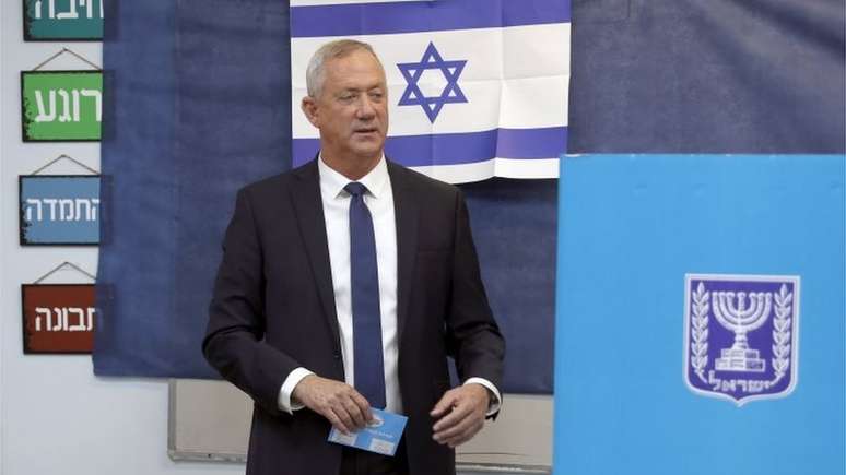 Azul e Branco, partido de Benny Gantz, deve ficar pouco à frente do Likud (de Netanyahu) no número de assentos no Parlamento