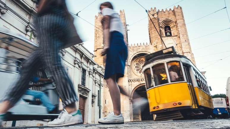 Maior alta no número de imigrantes brasileiros em 2017 foi em relação a Portugal