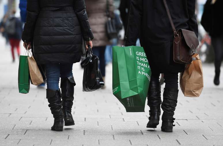 Consumidores fazem compras no centro de Hamburgo, Alemanha
25/01/2018
REUTERS/Fabian Bimmer 