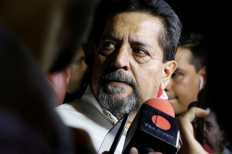 Vice-presidente da Assembleia Nacional da Venezuela, Edgar Zambrano, após ser solto da prisão em Caracas
17/09/2019
REUTERS/Daniel Blanco