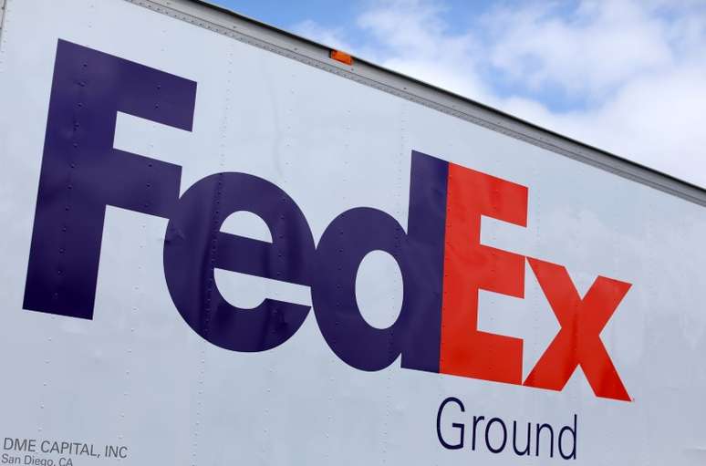 Logo da FedEx em um caminh&atilde;o da empresa na Calif&oacute;rnia, EUA
17/05/2017
REUTERS/Mike Blake