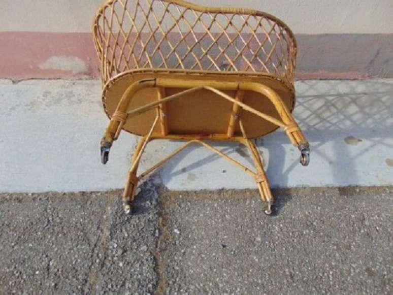 18. Ber&ccedil;o de vime com rodinhas. Fonte: Pinterest