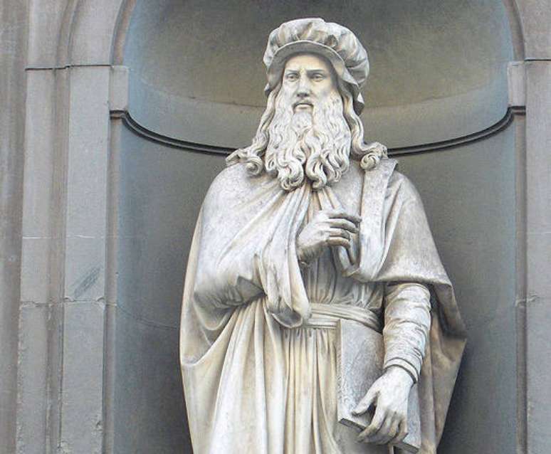 Estátua de Leonardo da Vinci em Florença, na Itália