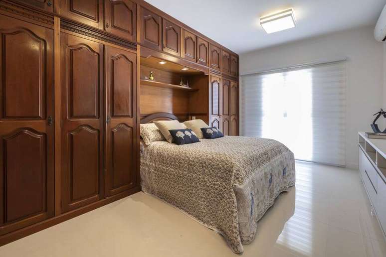 33. Um bom quarto &eacute; aquele que possui o melhor travesseiro poss&iacute;vel. Projeto de MAV Arquitetura