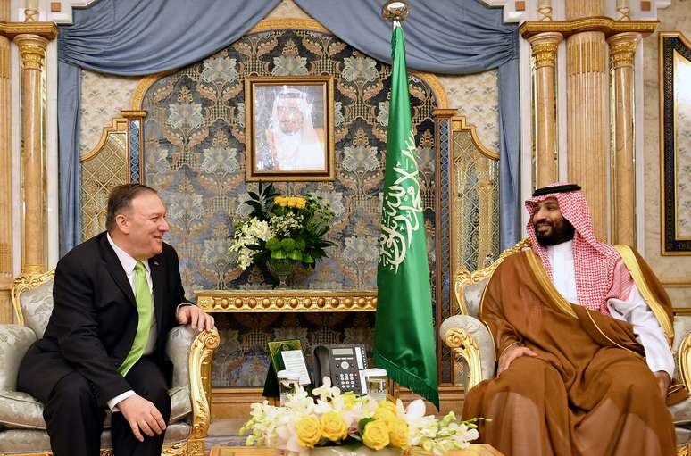 Secretário de Estado norte-americano, Mike Pompeo, e príncipe herdeiro da Arábia Saudita, Mohammed bin Salman, em Jidá
18/09/2019
Mandel Ngan/Pool via REUTERS