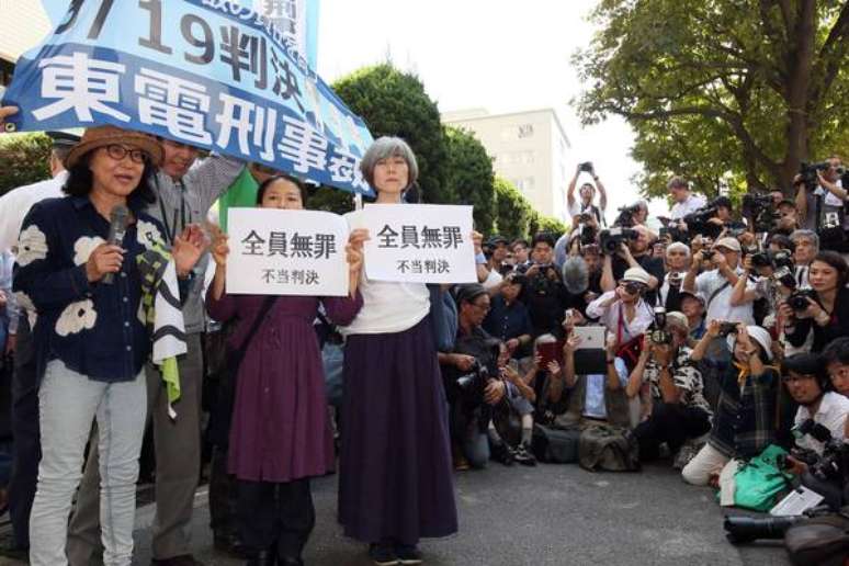 Ativistas protestam em Tóquio contra absolvição de ex-dirigentes de Fukushima