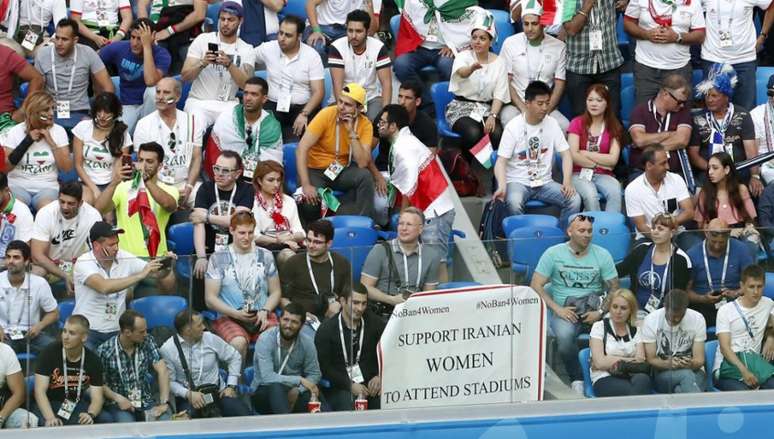 Desde 1979 que as mulheres são proibidas de ir aos estádios (Foto: AFP)