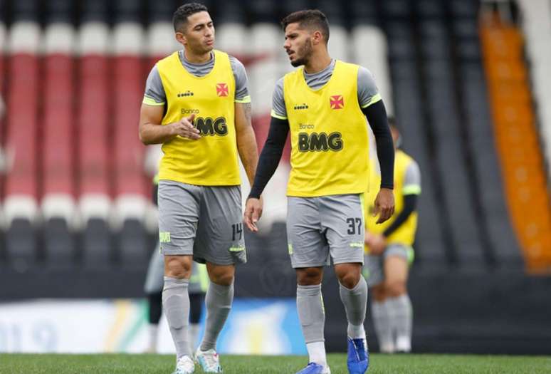 Danilo Barcelos e Henrique vivem intensa disputa pela titularidade cruz-maltina (Foto: Rafael Ribeiro/Vasco)