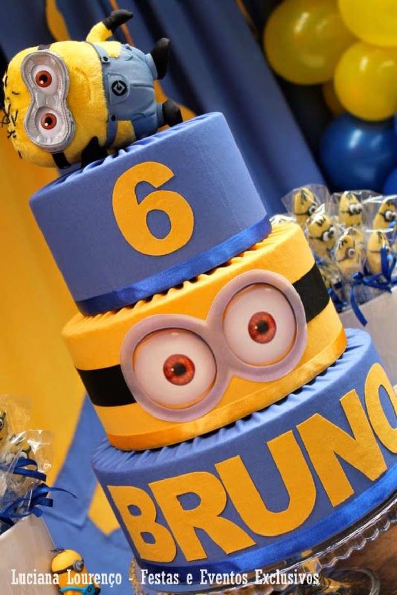 20. Bolo de andar é algo muito interessante para uma festa dos Minions. Foto: A Mandica Indica