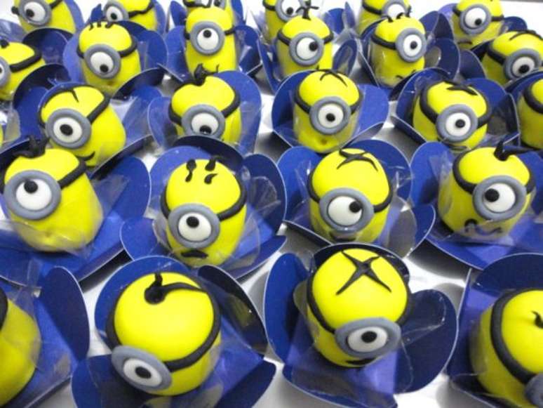 50. Estes doces são divertidos e perfeitos para uma festa dos Minions. Foto: Conqualita Cestas e Presentes