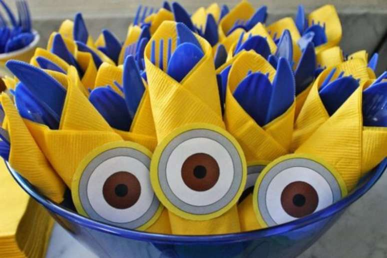 65. Até os talheres precisam ser pensados para uma boa festa dos Minions. Foto: Baú de Menino